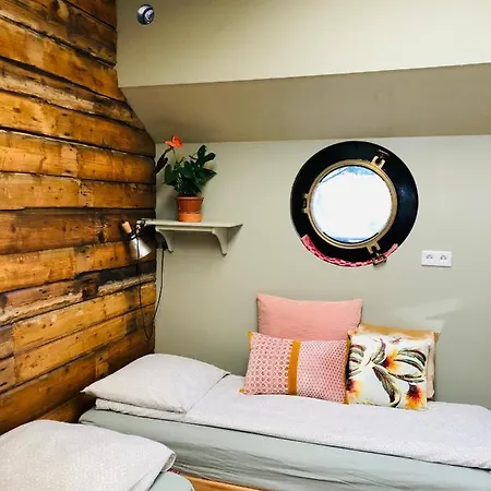 Houseboat Tante Piet Tekne Amsterdam