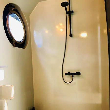 Botel Houseboat Tante Piet Amsterdam