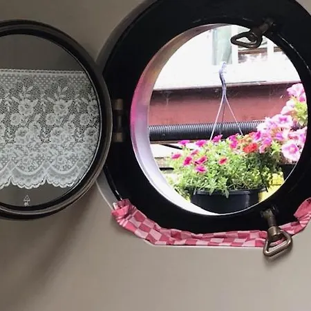 Houseboat Tante Piet 2* Amsterdam