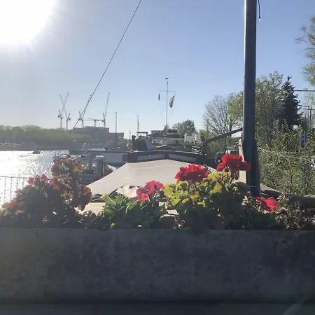 Houseboat Tante Piet