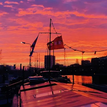 Houseboat Tante Piet 2*