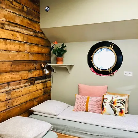 Houseboat Tante Piet