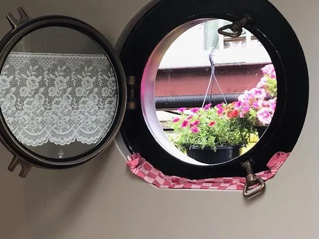 Houseboat Tante Piet 2* Amsterdam