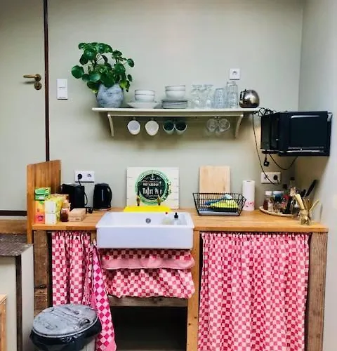 Botel Houseboat Tante Piet