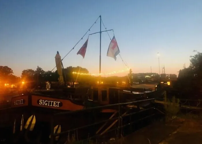 Houseboat Tante Piet 2* Amsterdam