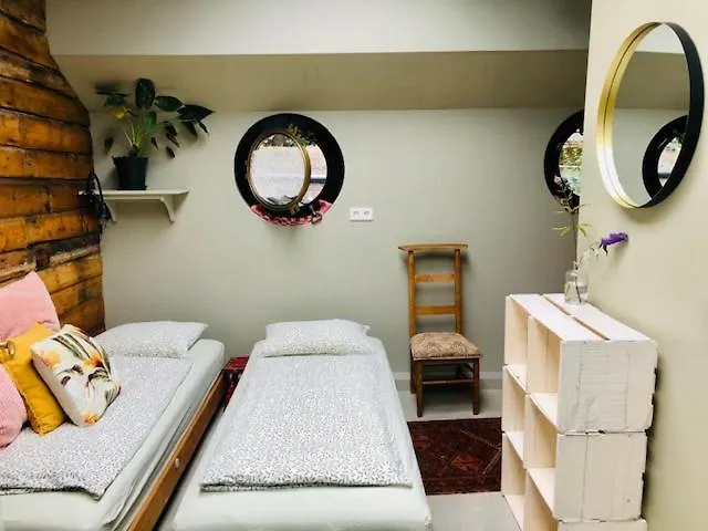 Houseboat Tante Piet Amsterdam