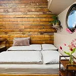 Úszó hotel Houseboat Tante Piet