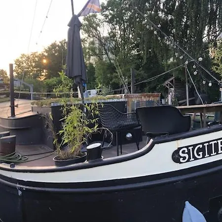 Houseboat Tante Piet