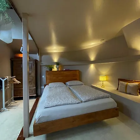 Houseboat Tante Piet Amsterdam