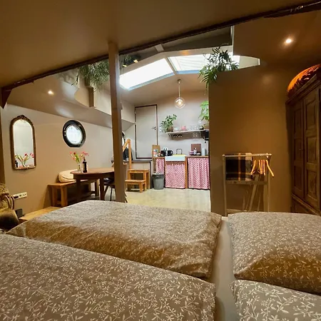 Botel Houseboat Tante Piet Amsterdam