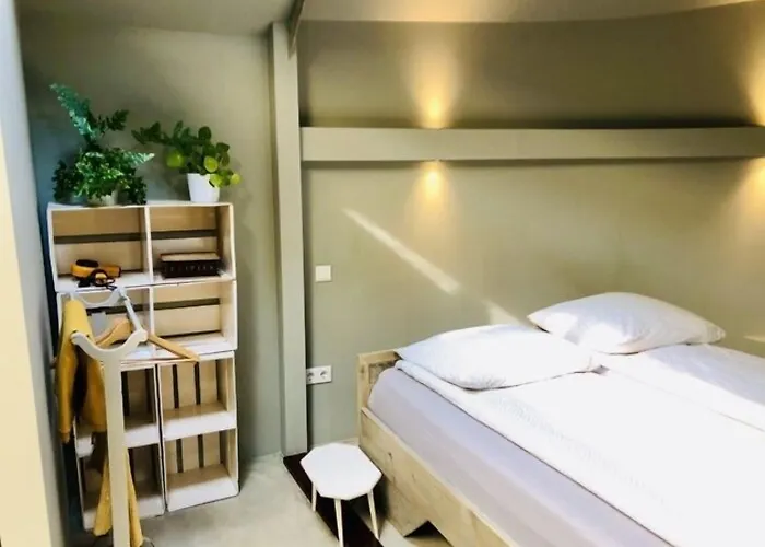 Houseboat Tante Piet Botel Amsterdam