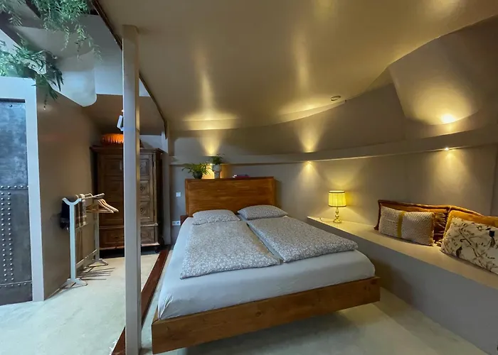 Houseboat Tante Piet Amsterdam