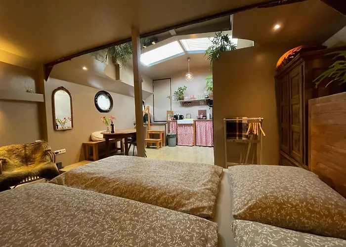 Botel Houseboat Tante Piet Amsterdam