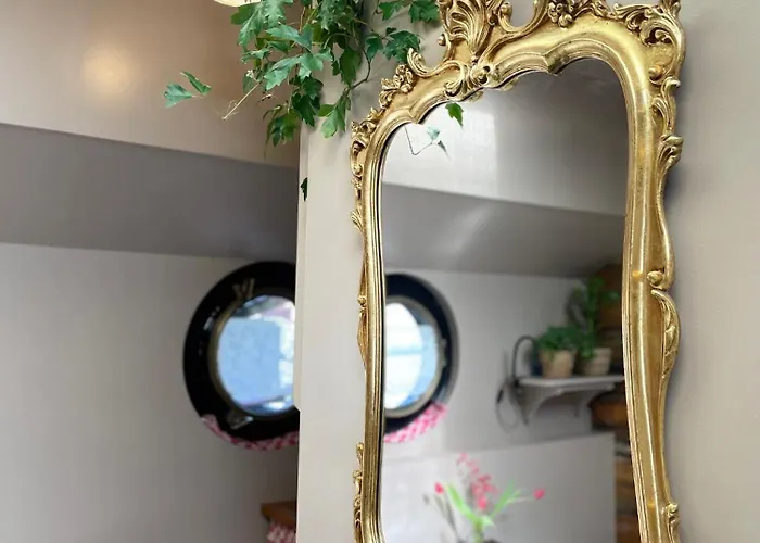 Houseboat Tante Piet Botel