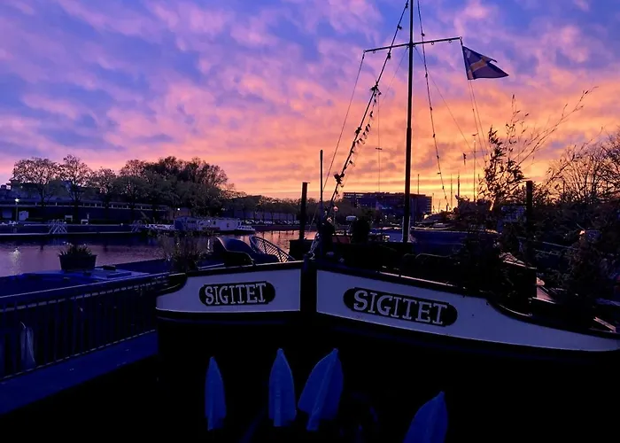 Houseboat Tante Piet Botel